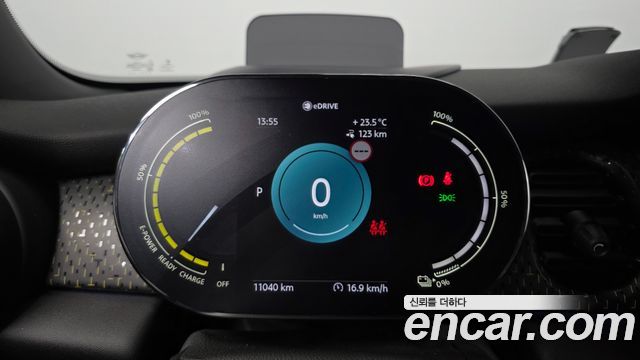 MINI Cooper Electric SE Electric 3rd 2022 — фото 8