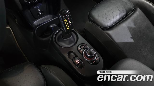 MINI Cooper Electric SE Electric 3rd 2022 — фото 9