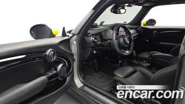 MINI Cooper Electric SE Electric 3rd 2022 — фото 10