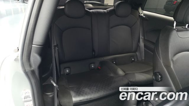 MINI Cooper Electric SE Electric 3rd 2022 — фото 11