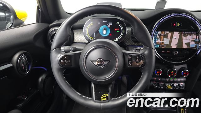 MINI Cooper Electric SE Electric 3rd 2022 — фото 12
