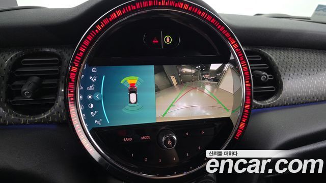 MINI Cooper Electric SE Electric 3rd 2022 — фото 15
