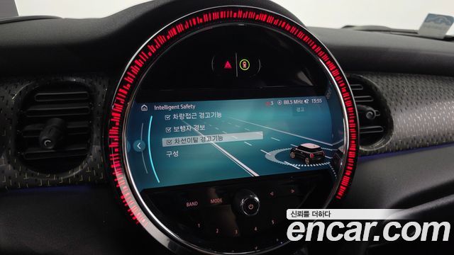 MINI Cooper Electric SE Electric 3rd 2022 — фото 16