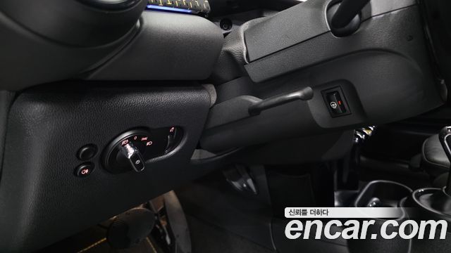 MINI Cooper Electric SE Electric 3rd 2022 — фото 19