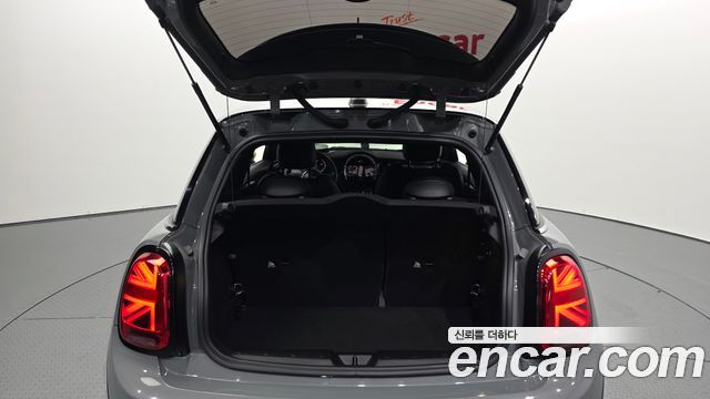 MINI Cooper Electric SE Electric 3rd 2022 — фото 20