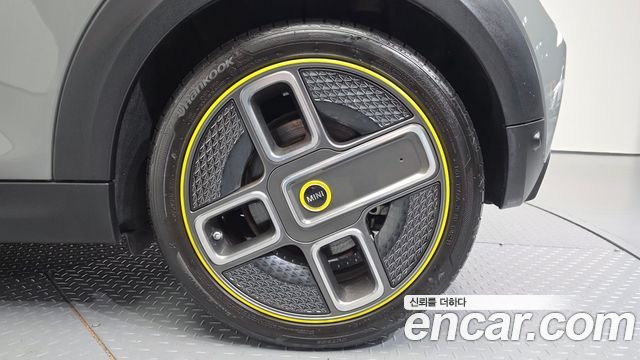MINI Cooper Electric SE Electric 3rd 2022 — фото 21
