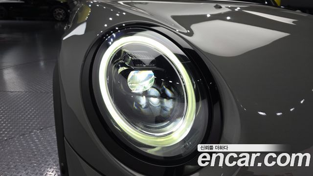 MINI Cooper Electric SE Electric 3rd 2022 — фото 22