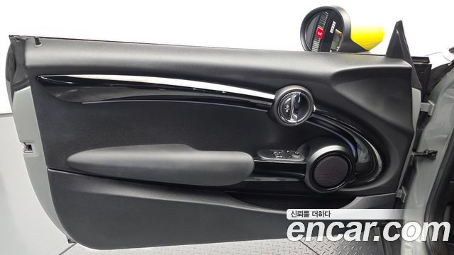 MINI Cooper Electric SE Electric 3rd 2022 — фото 24