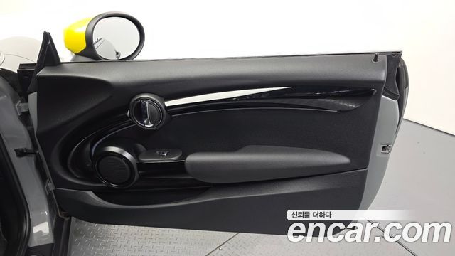 MINI Cooper Electric SE Electric 3rd 2022 — фото 25