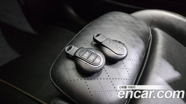 MINI Cooper Electric SE Electric 3rd 2022 — фото 30