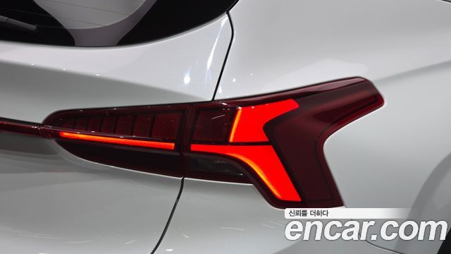 Hyundai Santa Fe Gasoline 2.5T 2WD Prestige 2023 — фото 23