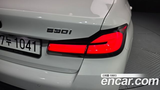 BMW 5 Series (G30) 530i M Sport Package 2023 — фото 23