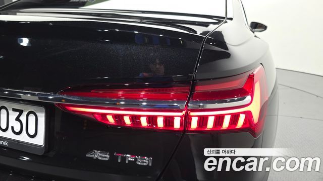 Audi A6 (C8) 45 TFSI Premium 2023 — фото 29