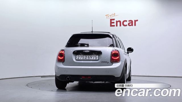 MINI Cooper D 5Door Mid 3rd 2016 — фото 4