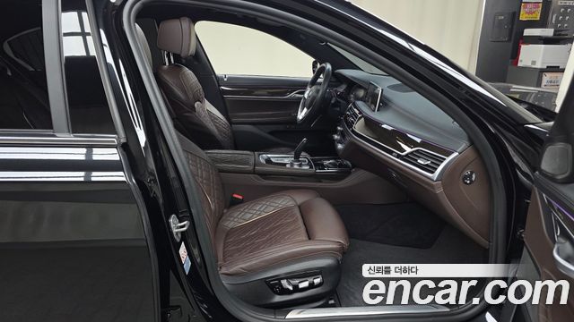 BMW 7 Series (G11) 730d xDrive Design Pure Excellence 2021 — фото 15