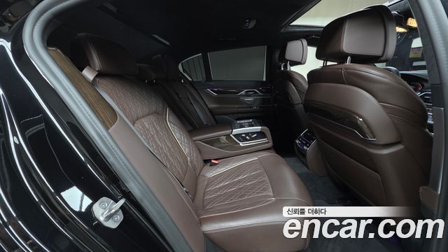 BMW 7 Series (G11) 730d xDrive Design Pure Excellence 2021 — фото 16