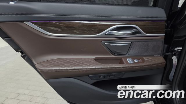 BMW 7 Series (G11) 730d xDrive Design Pure Excellence 2021 — фото 31