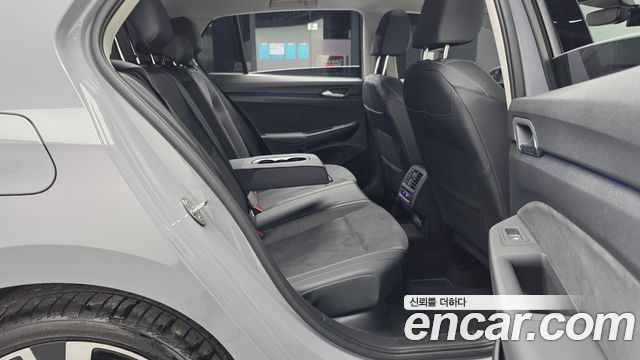 Volkswagen Golf (VIII) 2.0 TDI Prestige 2025 — фото 12