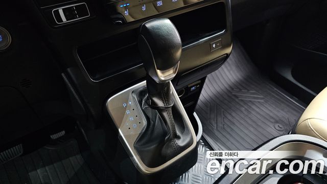 Hyundai Staria Cargo 5-Seater Modern 2022 — фото 9