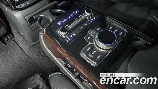Genesis EQ900 3.3 T-GDI AWD Premiun Luxury 2018 — фото 19