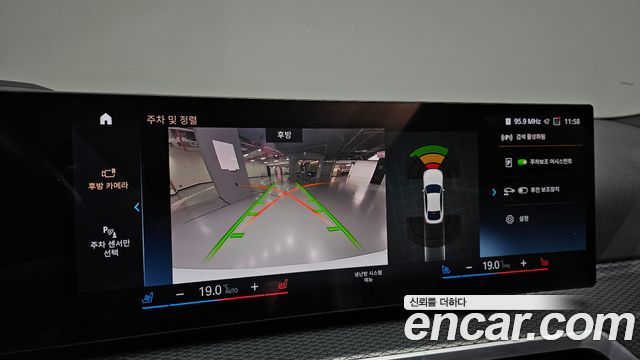 BMW i4 eDrive40 M Sports Pro 2023 — фото 15