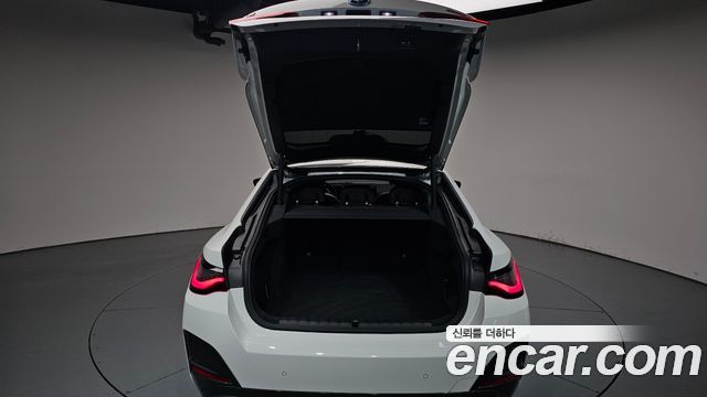 BMW i4 eDrive40 M Sports Pro 2023 — фото 20