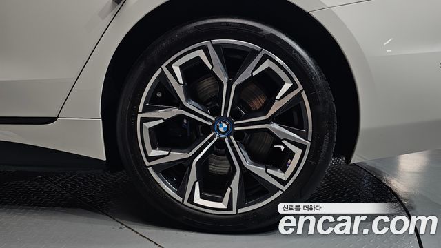 BMW i4 eDrive40 M Sports Pro 2023 — фото 21