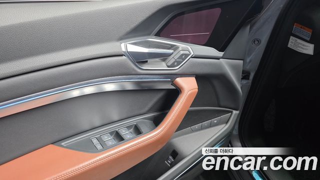 Audi e-tron 55 Quattro 2022 — фото 18