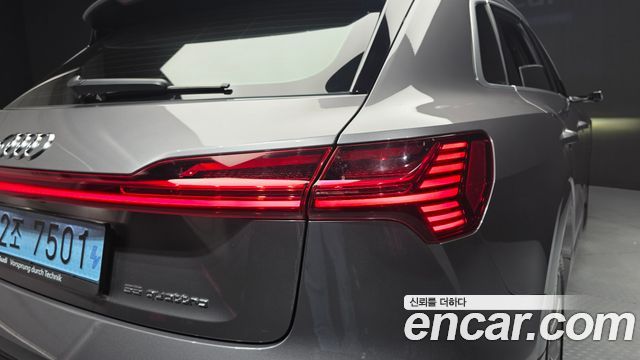 Audi e-tron 55 Quattro 2022 — фото 23