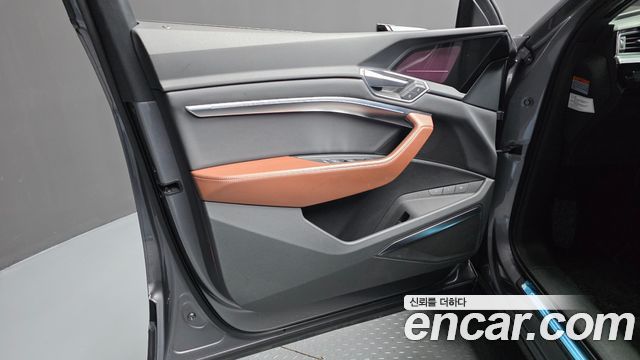 Audi e-tron 55 Quattro 2022 — фото 24