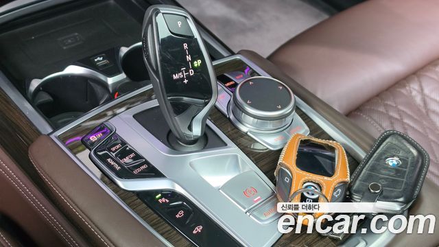 BMW 7 Series (G11) 730d xDrive Design Pure Excellence 2022 — фото 9