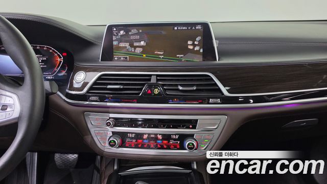 BMW 7 Series (G11) 730d xDrive Design Pure Excellence 2022 — фото 14