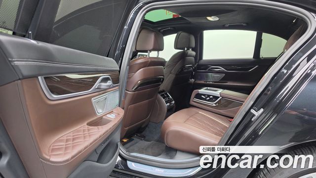 BMW 7 Series (G11) 730d xDrive Design Pure Excellence 2022 — фото 17