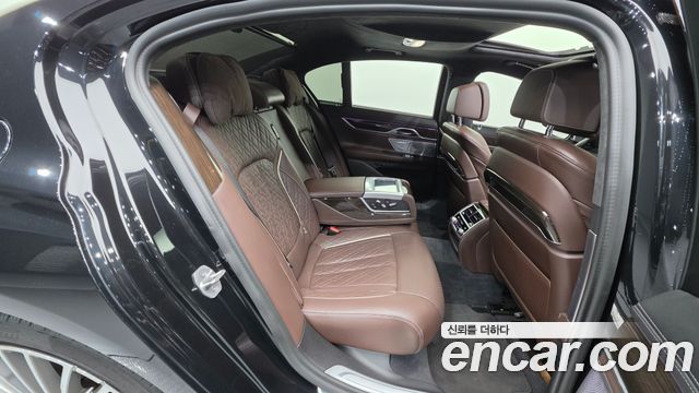 BMW 7 Series (G11) 730d xDrive Design Pure Excellence 2022 — фото 19