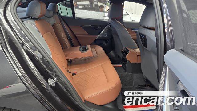 BMW 5 Series (G60) 530e M Sport Pro 2024 — фото 16