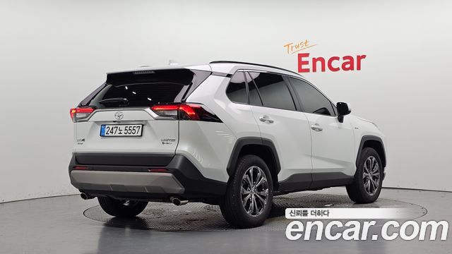 Toyota RAV4 (V) 2,5 4WD Hybrid LTD 2025 — фото 2