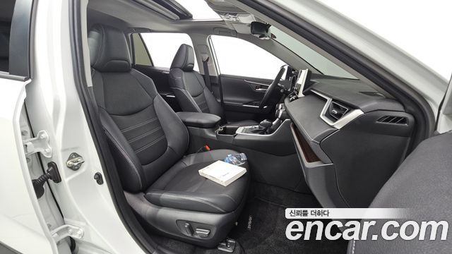 Toyota RAV4 (V) 2,5 4WD Hybrid LTD 2025 — фото 26