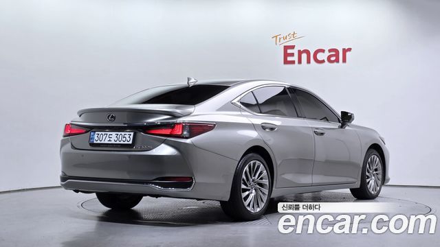 Lexus ES300h (VII) Executive 2025 — фото 2