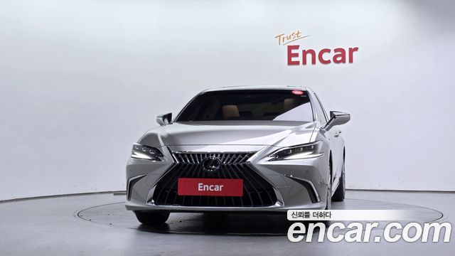 Lexus ES300h (VII) Executive 2025 — фото 3