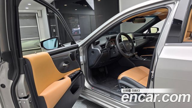 Lexus ES300h (VII) Executive 2025 — фото 10
