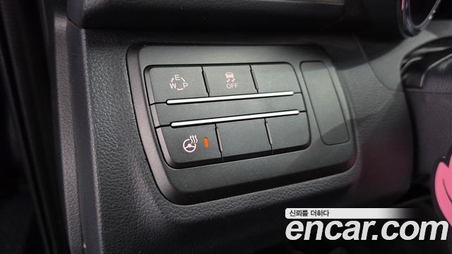 KG Mobility (SsangYong) Tivoli LX 2WD DLX 2015 — фото 16