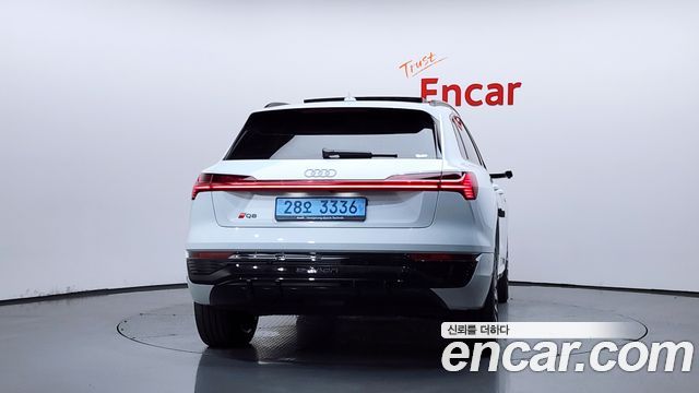 Audi Q8 e-tron (GE) 55 Quattro Premium 2024 — фото 4