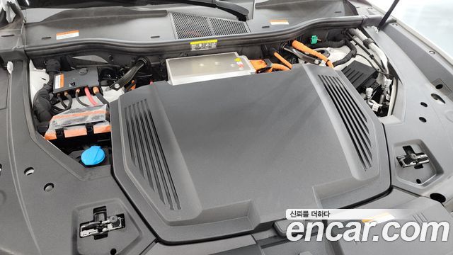 Audi Q8 e-tron (GE) 55 Quattro Premium 2024 — фото 6