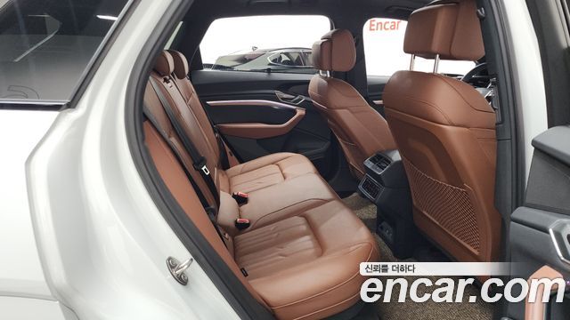 Audi Q8 e-tron (GE) 55 Quattro Premium 2024 — фото 11