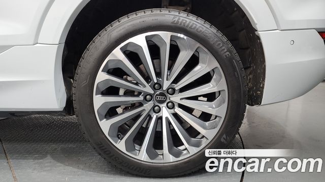 Audi Q8 e-tron (GE) 55 Quattro Premium 2024 — фото 21