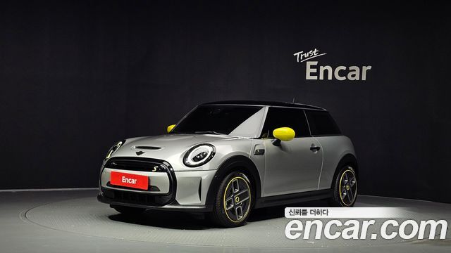 MINI Cooper Electric SE Electric 3rd 2024 — фото 1