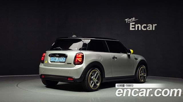 MINI Cooper Electric SE Electric 3rd 2024 — фото 2