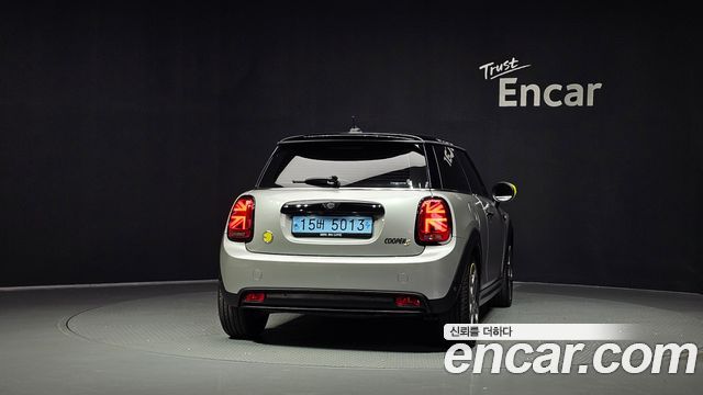 MINI Cooper Electric SE Electric 3rd 2024 — фото 4