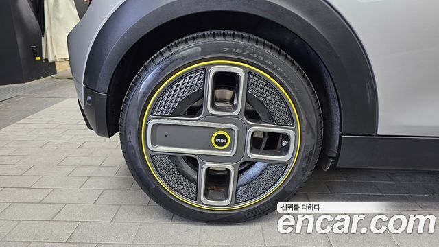 MINI Cooper Electric SE Electric 3rd 2024 — фото 5