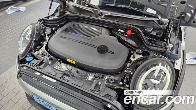 MINI Cooper Electric SE Electric 3rd 2024 — фото 6